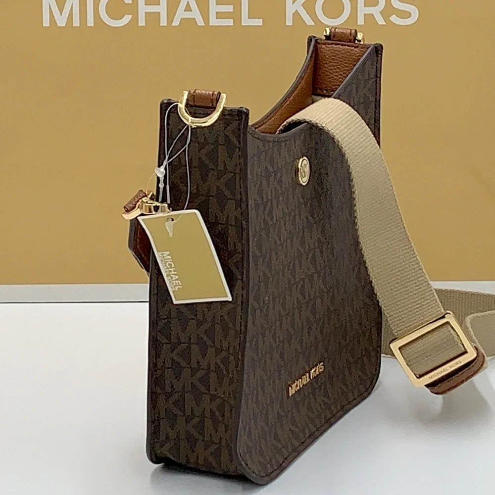 MICHAEL KORS Briley Small Logo Messenger Bag BROWN SIGNATURE COLOR